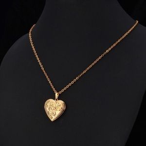 New 18K gold photo heart necklace